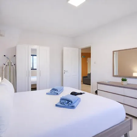 Modern & Cosy 2 Bedroom With Balcony Bsai1-1 *